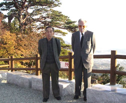笠井先生（左）とヴィボン先代社長（小豆島にて）